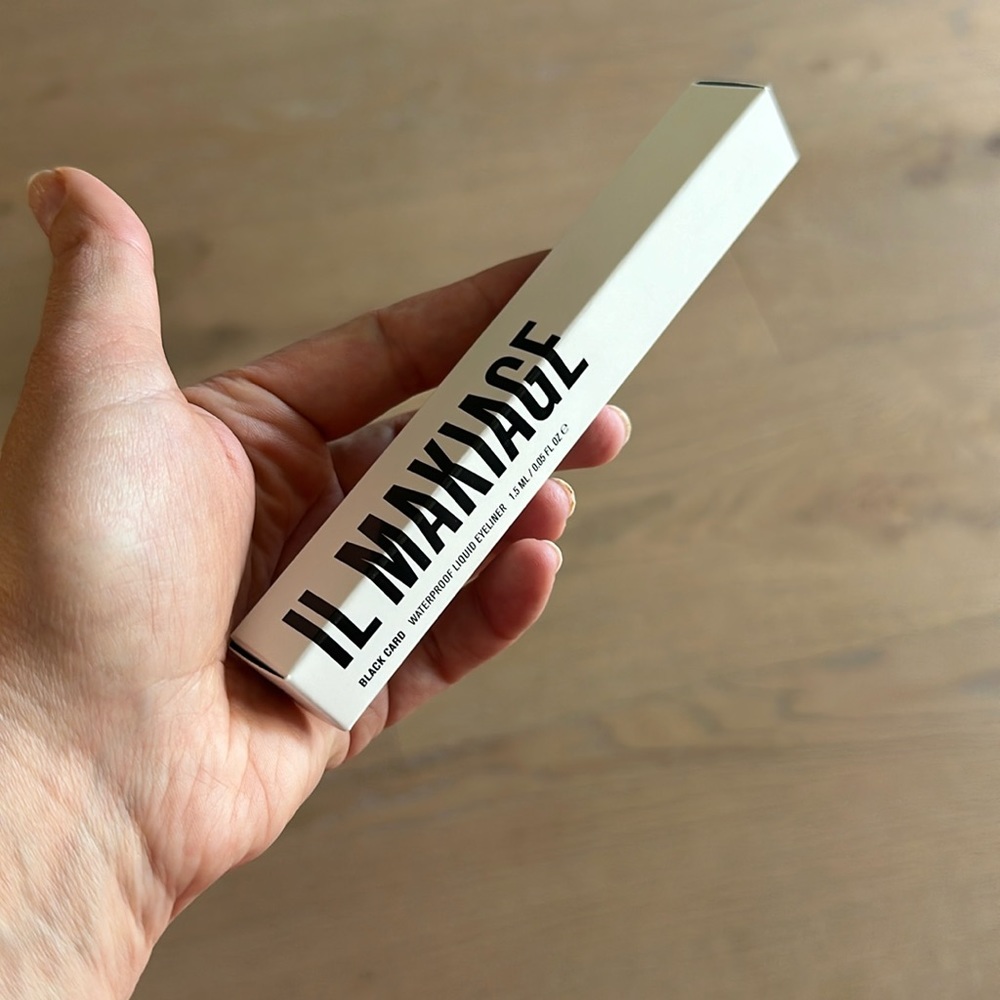 IL MAKIAGE waterproof liquid eyeliner black card